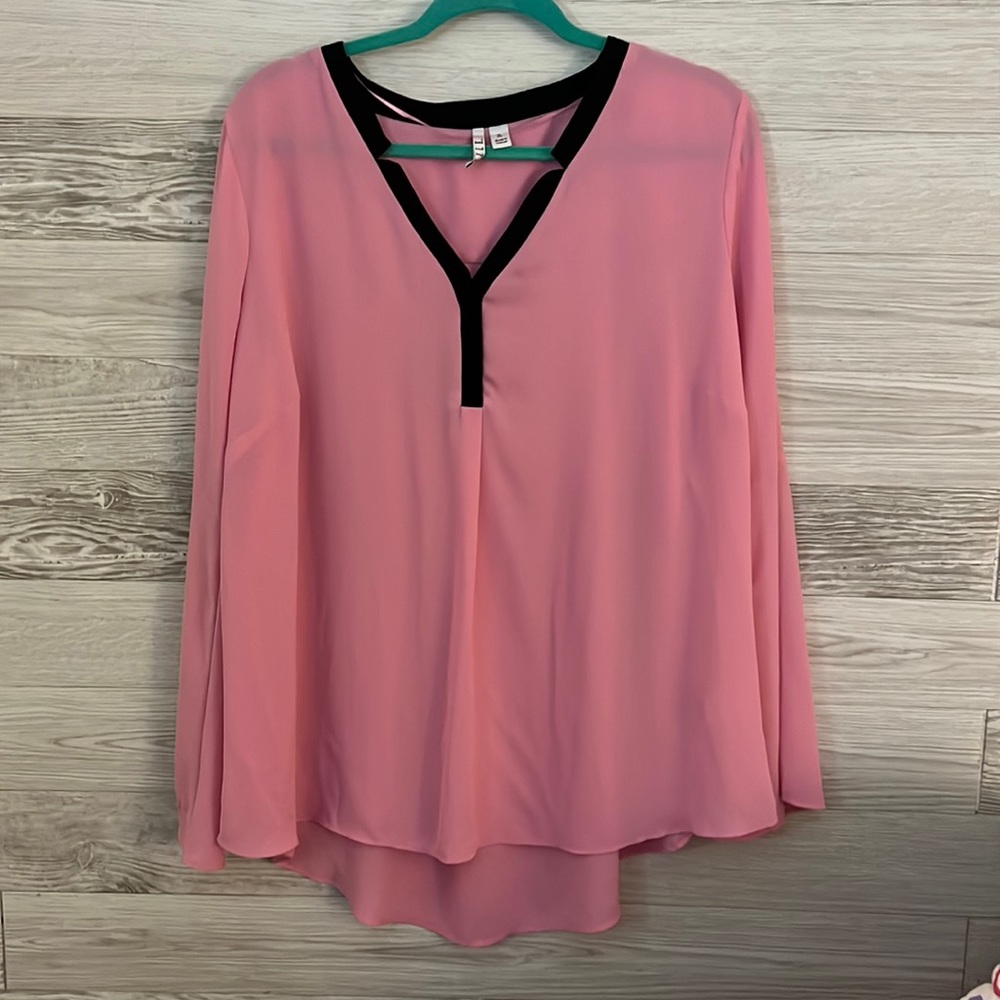Women’s Elle business casual blouse! Size XL